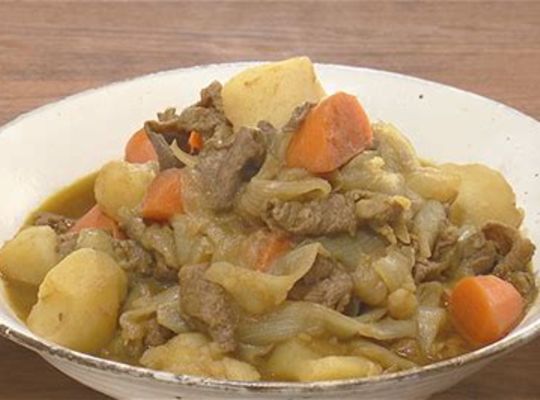 カレー風味の肉じゃが。