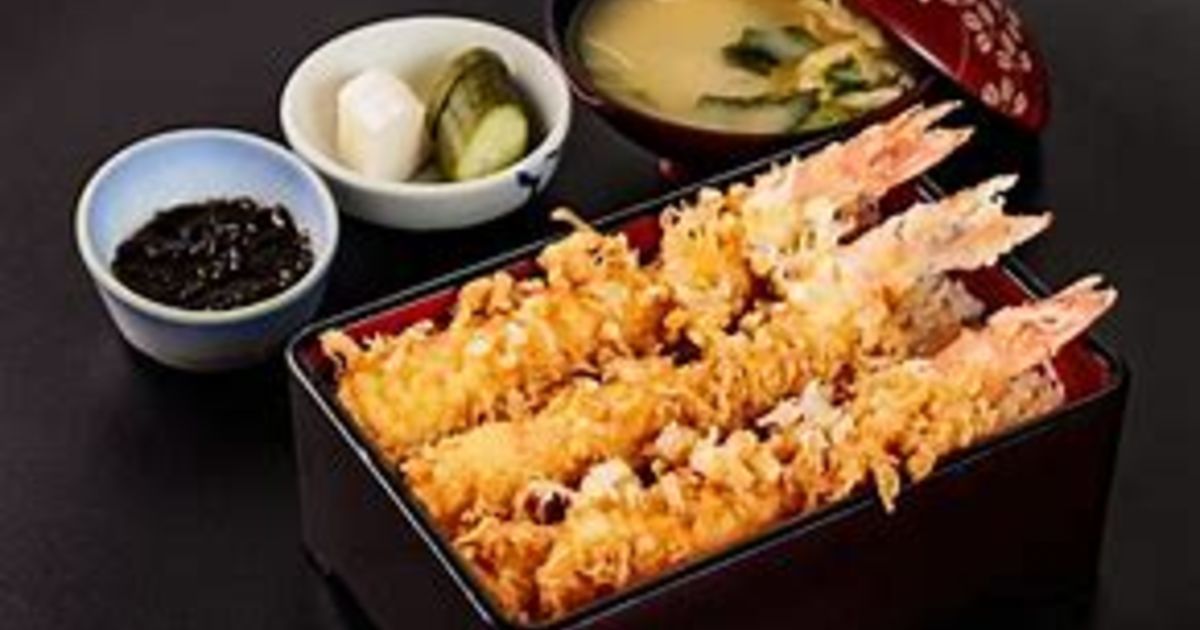 今日のランチは海老天重。