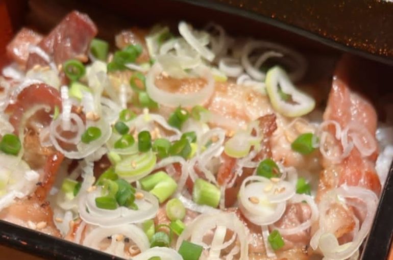 豚ばら塩だれカルビ重